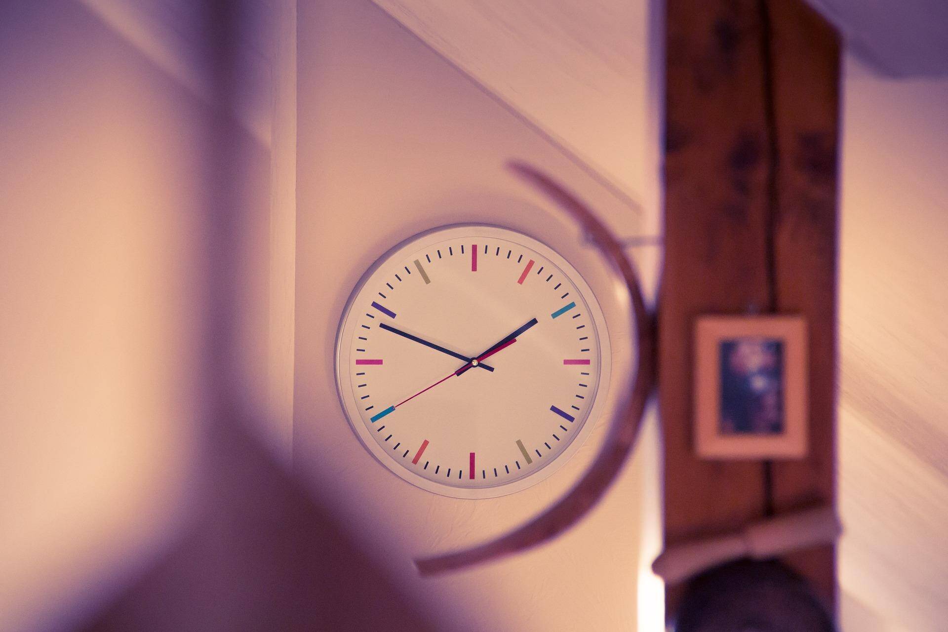 Blick auf die Zeit - Quelle: Devanath (Pixabay)