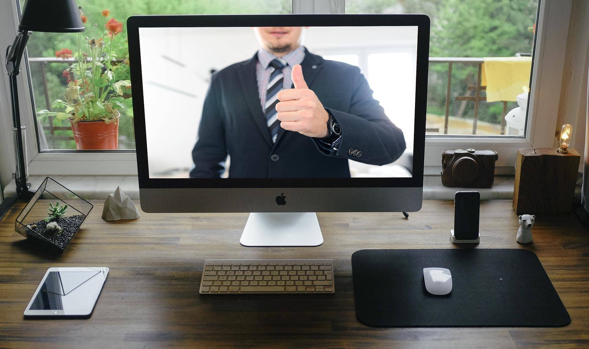 Wichtig: Gutes Bild und klarer Ton im virtuellen Meeting - Quelle: Tumisu (Pixabay)